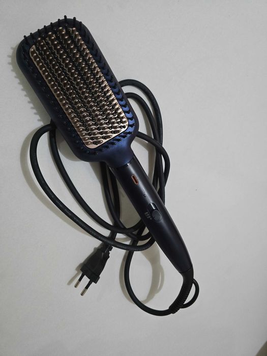 Perie Philips cu aer cald pentru indreptare