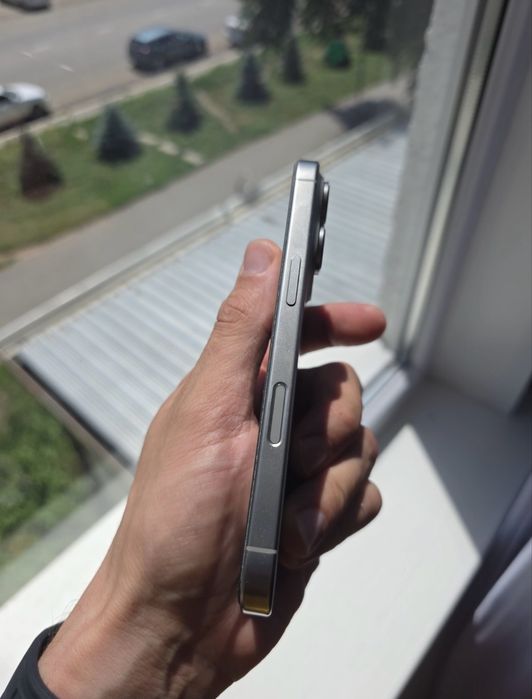 Продам iphone 16 pro 256