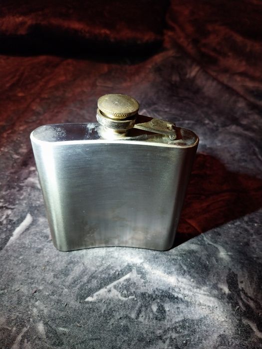 Плоско шише за алкохол