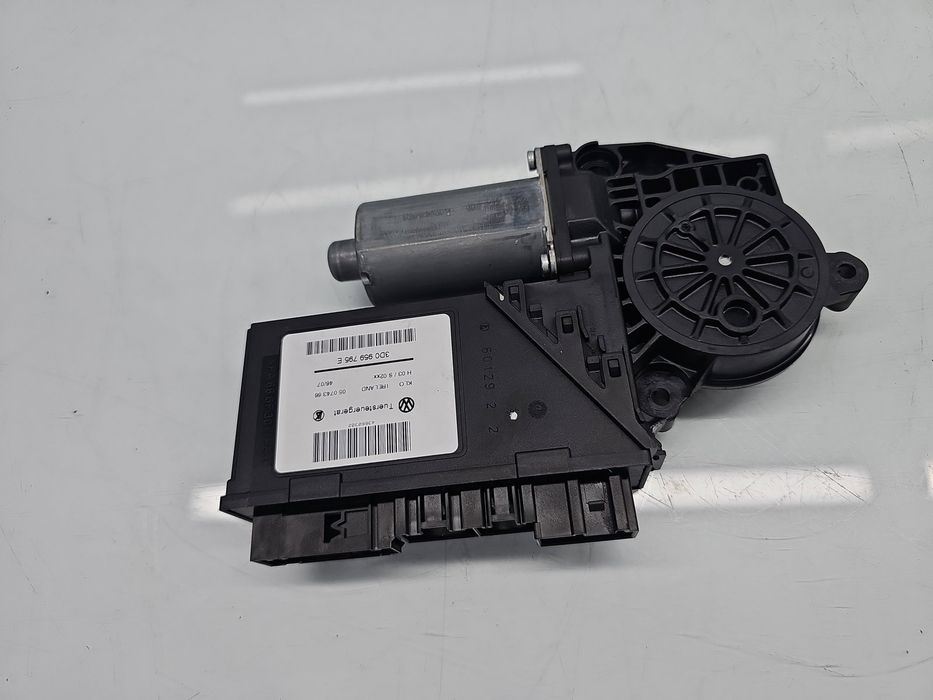 Motoras geam stanga spate Volkswagen Touareg (7LA, 7L6) [Fabr 2003-201