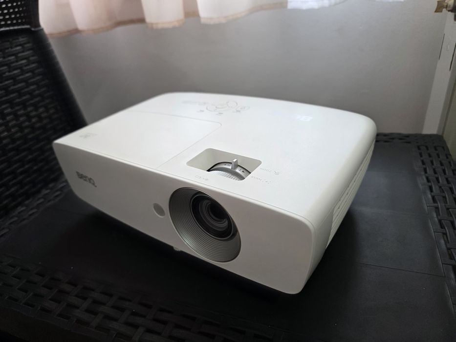 Videoproiector BenQ W1090 – Full HD, 3D, Home Cinema, Mod Sport