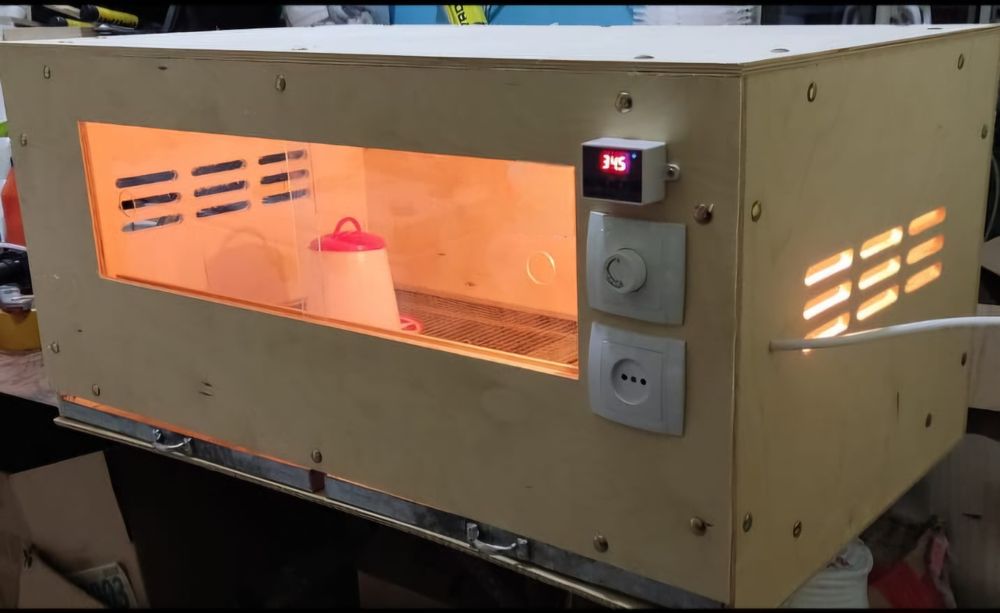 Продаются брудера для цыплят.