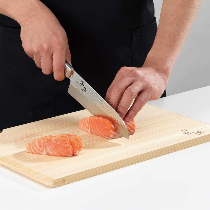 Чисто нови японски кухненски ножове КАI и Misono