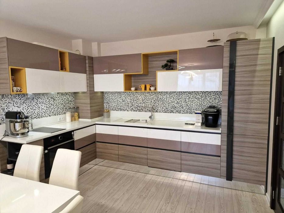 Продава се Двустаен апартамент в Шумен, Пазара - 65 кв.м за 1883 €/кв.м - Снимка #1