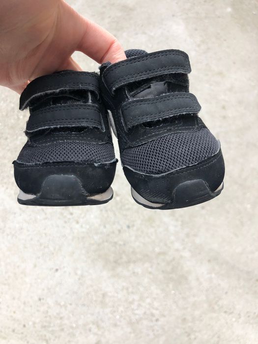 Маратонки Nike 19 -20 номер и черните 21 номер