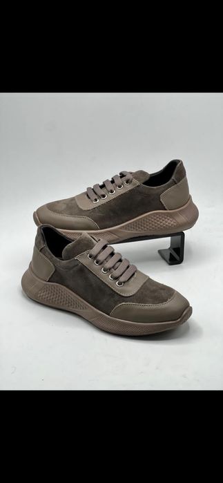 Кроссовки кожаные