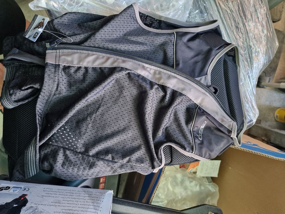 Каска и протектор гръб за ски спускане