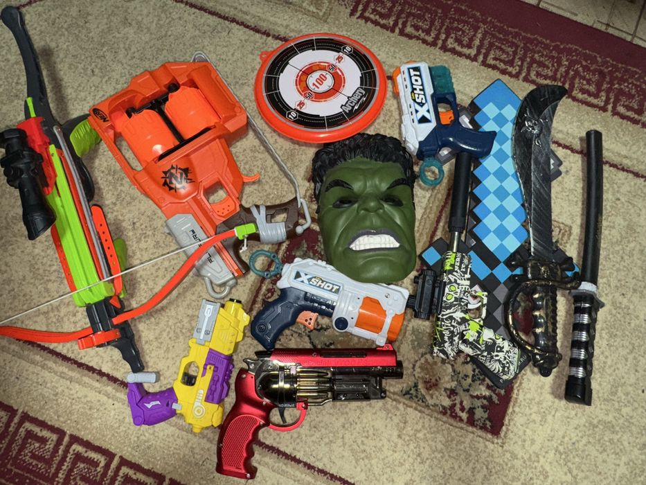 Продам игрушки для мальчика