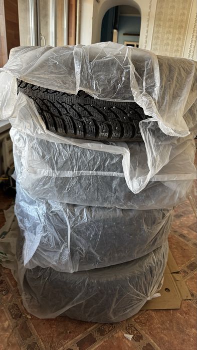 продается комплект шины с дисками 235/60 R18