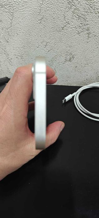 Продам IPhone 13 на 128 Gb.