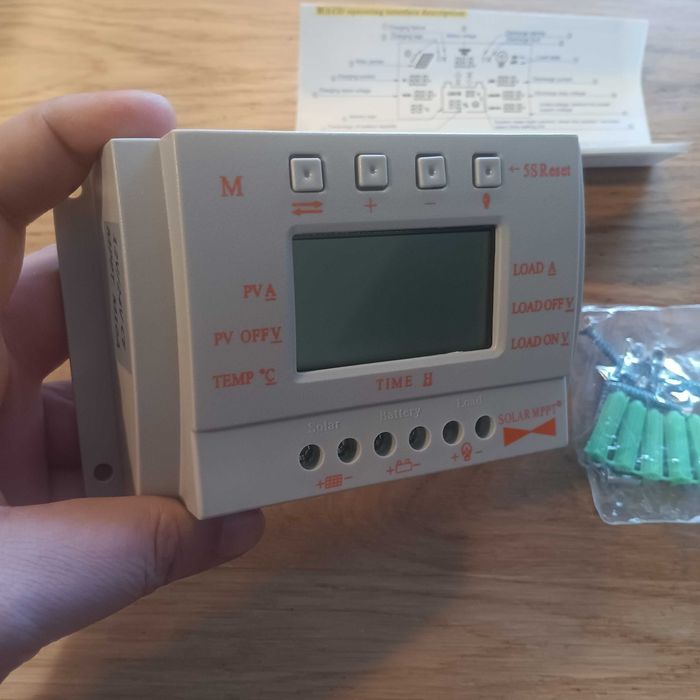 НОВ! Интелигентен соларен контролер 10A, 12V/24V, PWM + MPPT