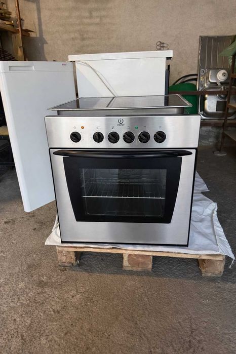 Фурна с плот Indesit