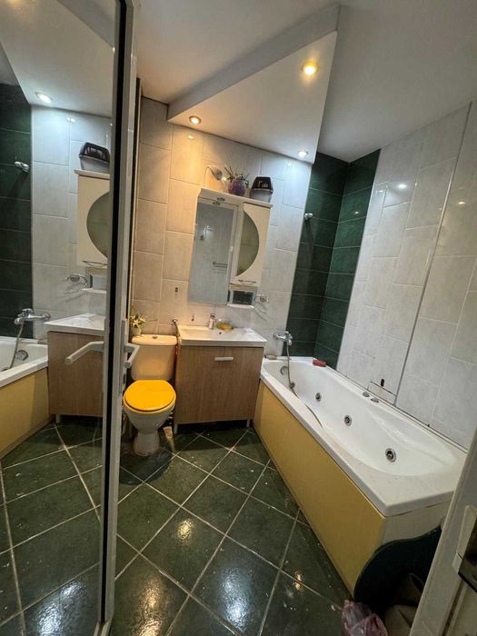 De vanzare Apartament 2 camere Cornisa, decomandat
