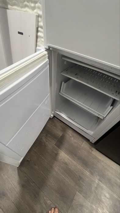 Холодильник indesit