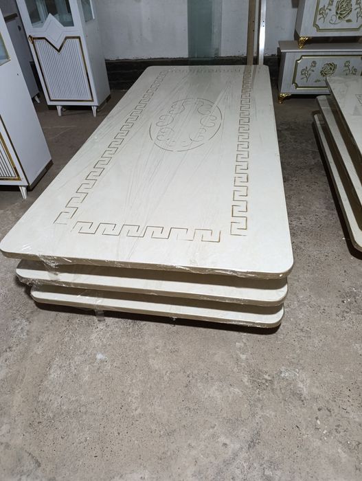 Stol xontaxta xam buladi 12 kishilik.MDF,LDSP.