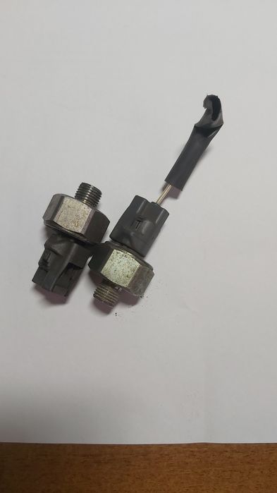 Датчики детонации 1 контактные, toyota lexus б/у ориг.l