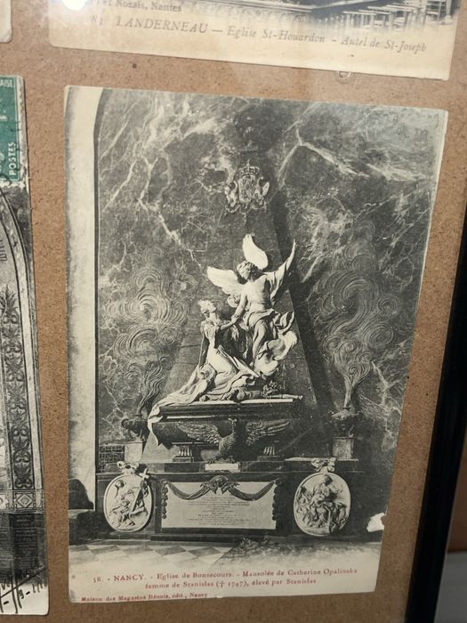 Vand tablou vintage cu carti postale si bacnote