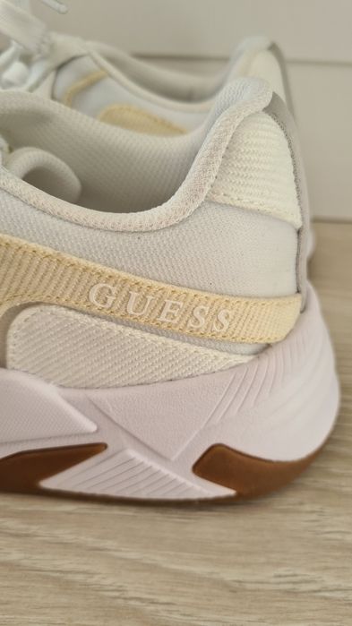 Дамскш спортни обувки Guess