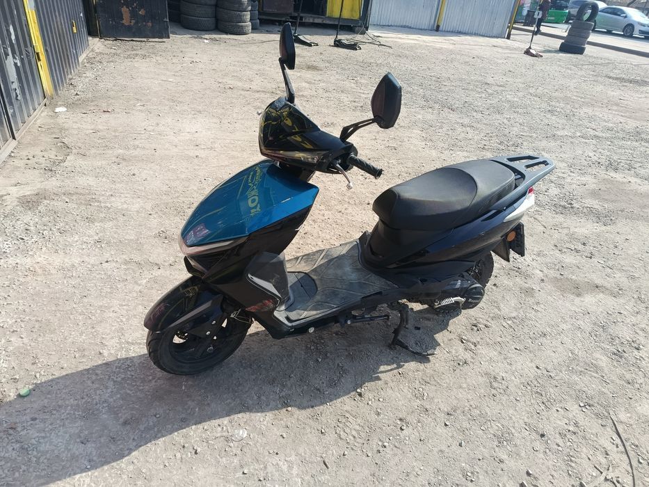 Продам мопед м12 200 кубов...