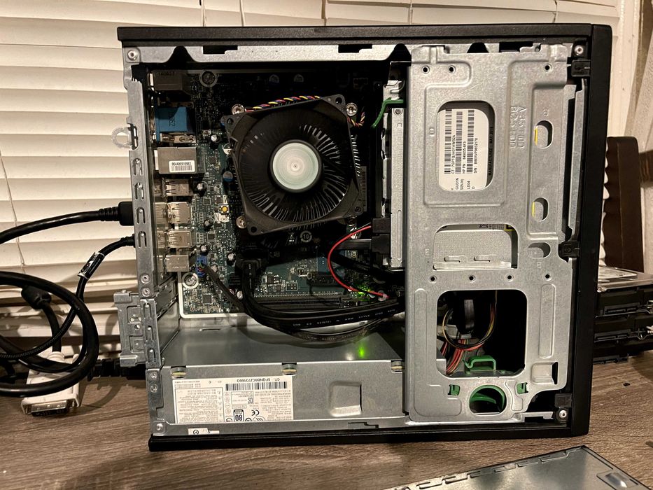 Unitate PC HP ProDesk 400 G3 SFF | i5-6500 | 8GB RAM | SSD 256GB