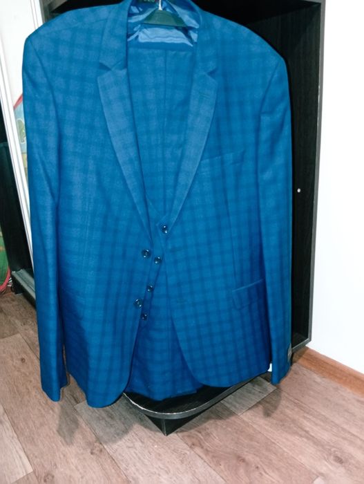 Костюм тройка новая