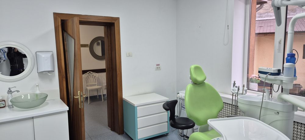 Închiriez tura cabinet stomatologic