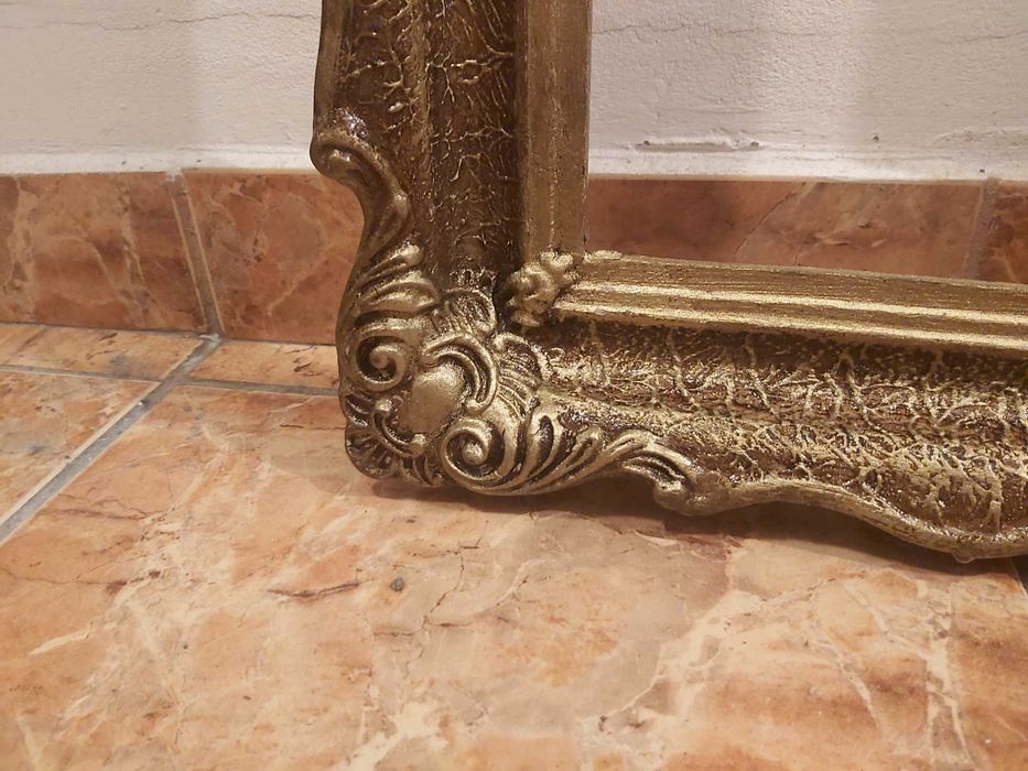 Rama tablou cadru din lemn si broderie ipsos in foita de aur patinat