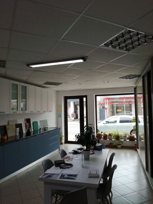 Spațiu comercial central