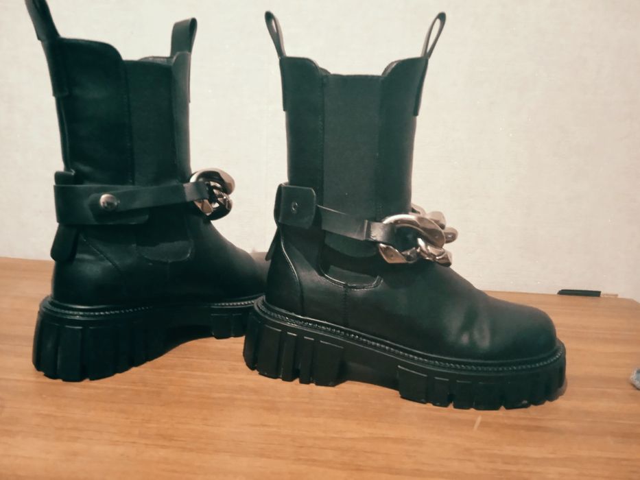 Продам зимние сапоги Челси