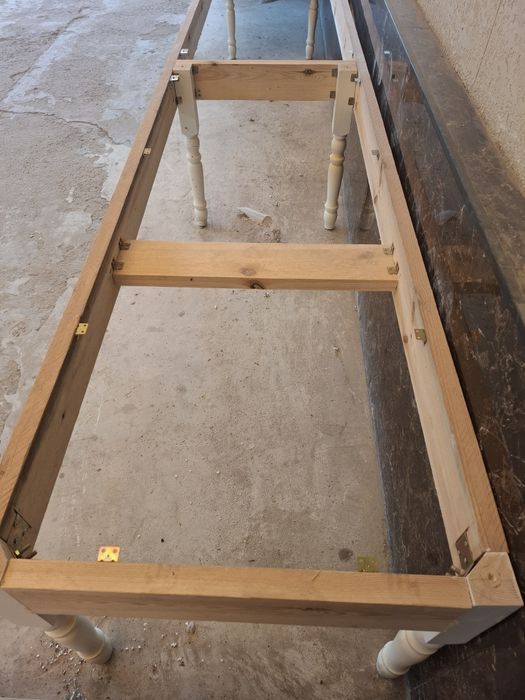 Продам стол для гостинной