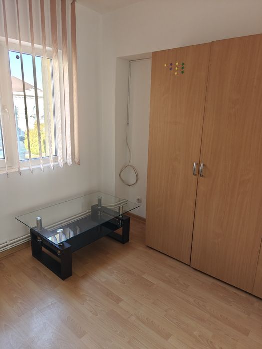 Apartament cu 2 camere de închiriat