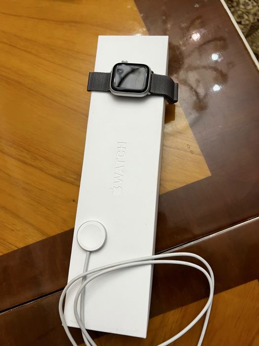 Продаю Apple Watch 8