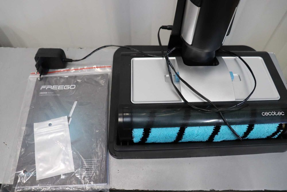 Електрически моп Cecotec FreeGo Wash самопочистваща станция, НЕ РАБОТИ