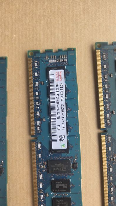 16GB DDR 3 1600 Mhz hynix
Memorie 4GB DDR3 ECC 1600 Mhz PC3-12800R, Re