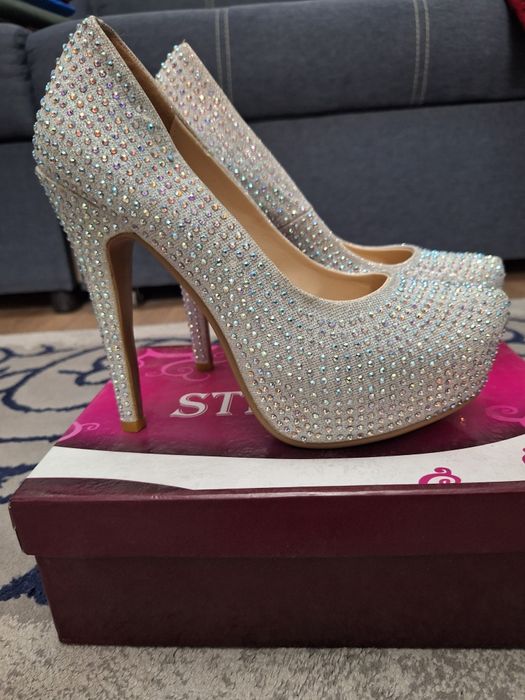 Туфли на высоком каблуке