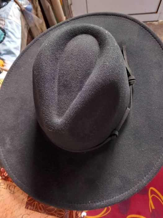 Шапки, федора и ушанки