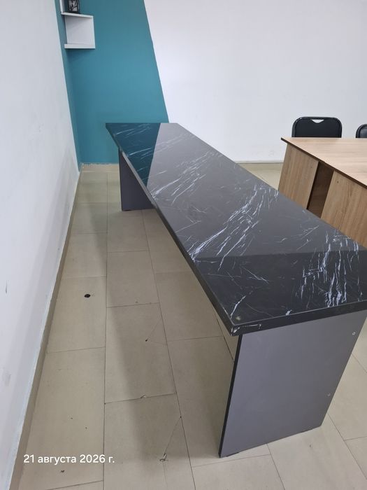 Стол для переговоров, отличное состояние.