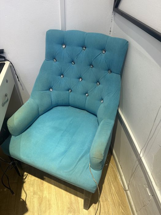 Кресло с пуфиком