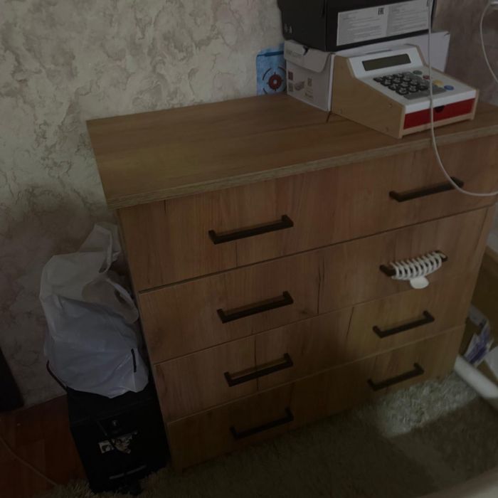Продам обувницу шкаф и два комода.