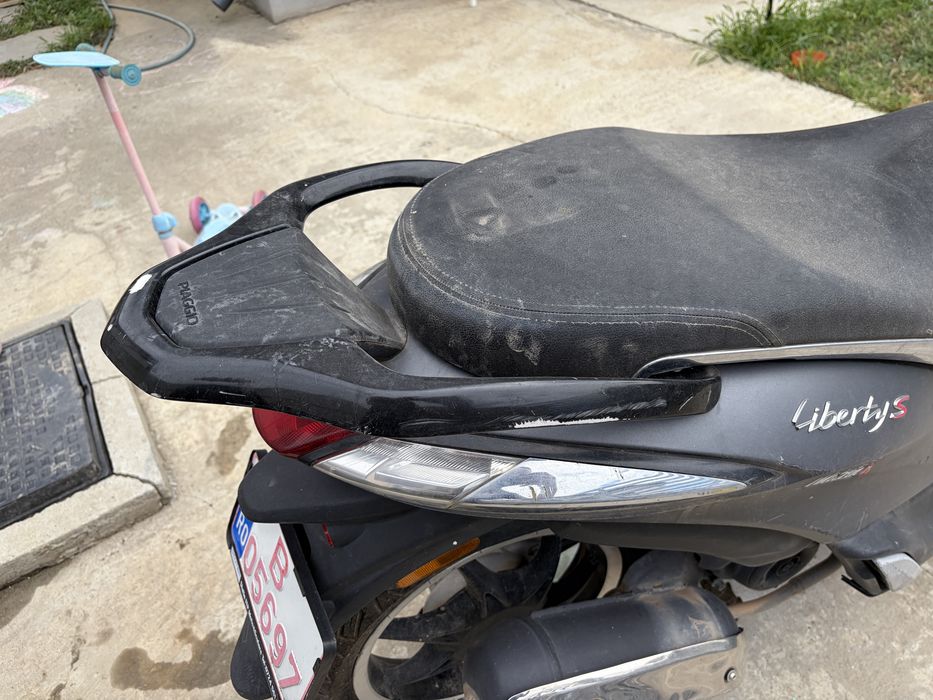Scuter Piaggio Liberty S baterie noua  49cc se poate conduce cu B ul se poate inmatricula urme de utilizare