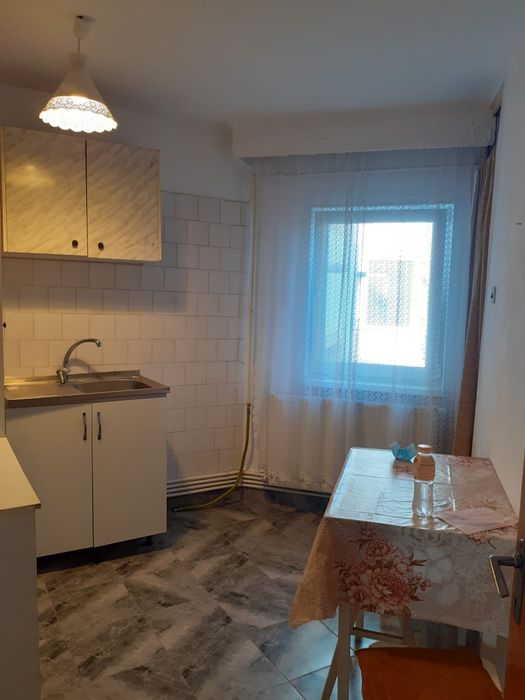 Inchiriez apartament nemobilat 2 camere Gavana 3