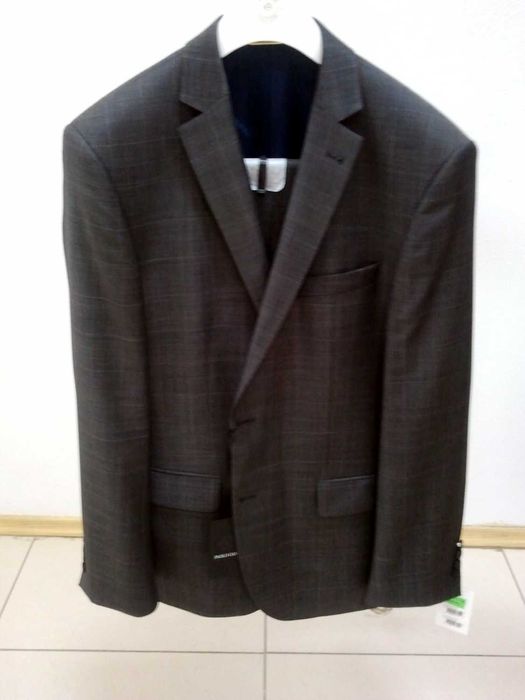 Костюмы фирменные