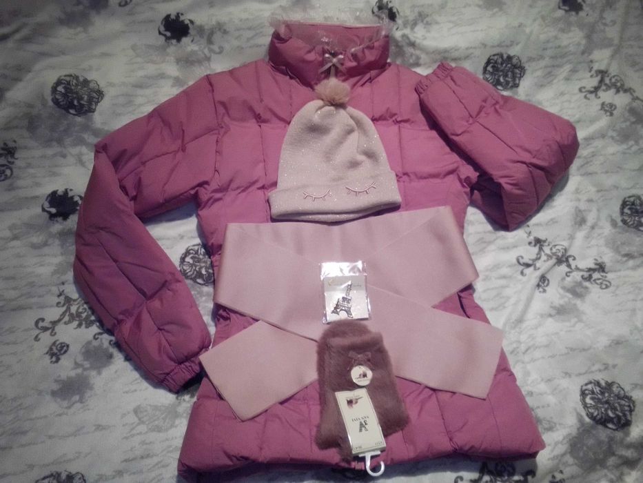 Интересна рокля и туника със свалящи се ръкави и с топлещи чорапи