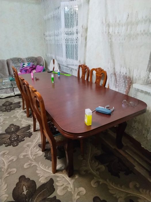 Продам стол для гостинной