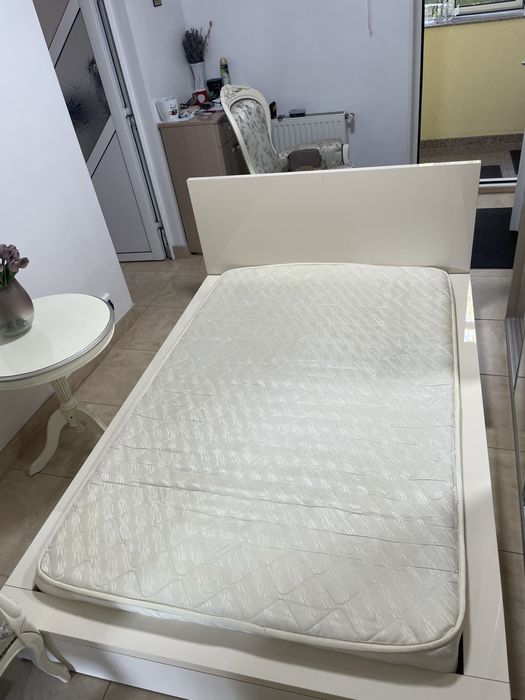 Pat din MDF cu saltea 140x200 si 2 noptiere 50x41x25
