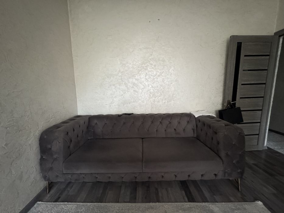 Диван б/у темно серый цвет