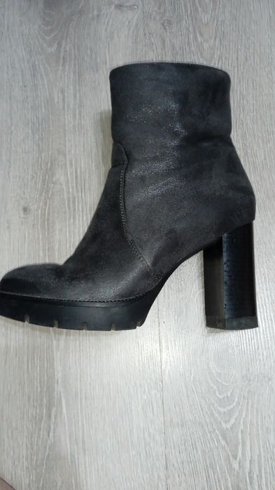 Продам осенние сапоги.