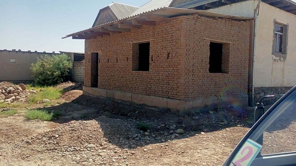 Angor tumanida 4sotixli 2xonali uy