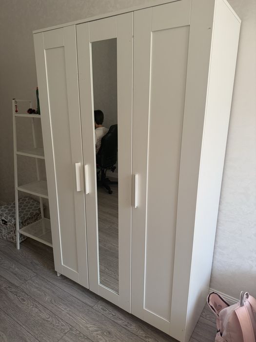 Шкаф и стеллаж белого цвета из ikea