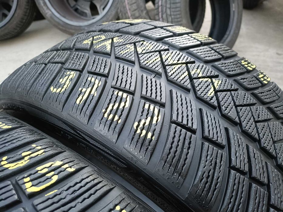 Doua anvelope de iarna 275 35 22 vredestein wintrac pro 7 mm dot 3722